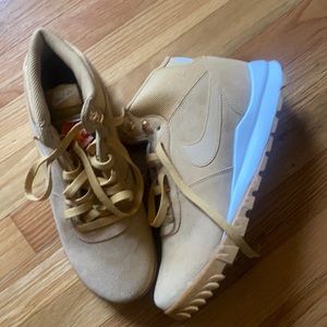 NEW NIKE TAN SUADE-
